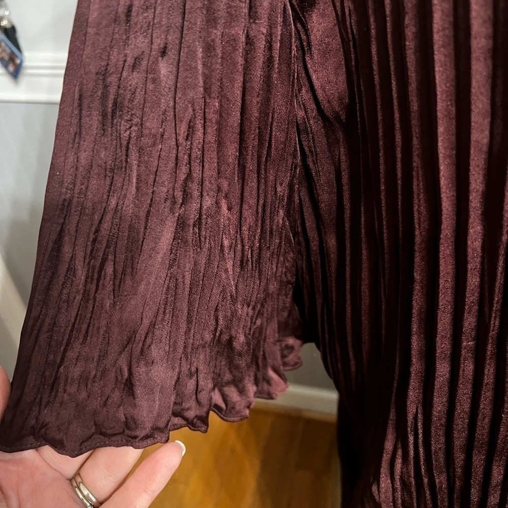 VINCE Women’s Pleated Dress - Picture 4 of 7